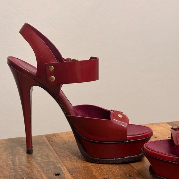 Yves Saint Laurent Vitelli Vernice Heels - Picture 7 of 8